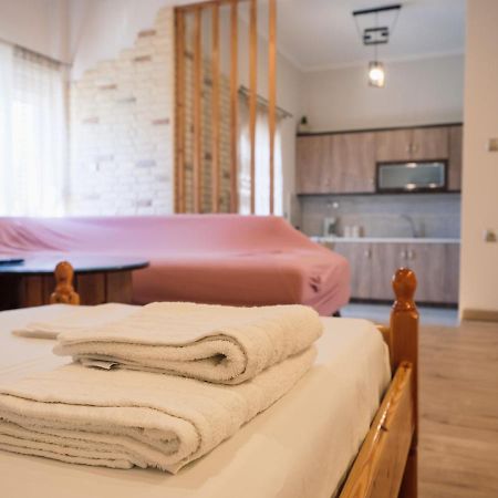 Kellys Cozy One Bedroom House Next To The Beach Ikonomianika ภายนอก รูปภาพ