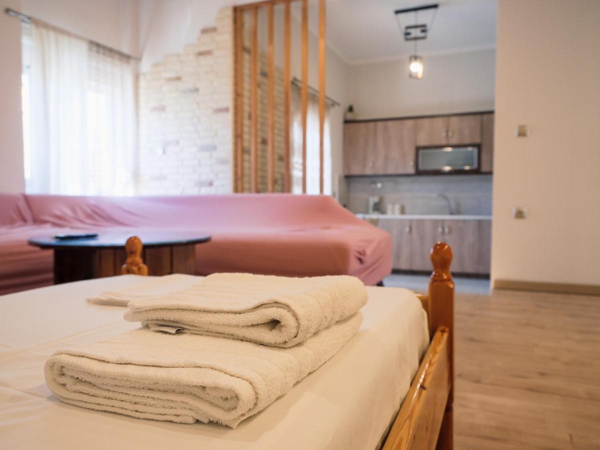 Kellys Cozy One Bedroom House Next To The Beach Ikonomianika ภายนอก รูปภาพ